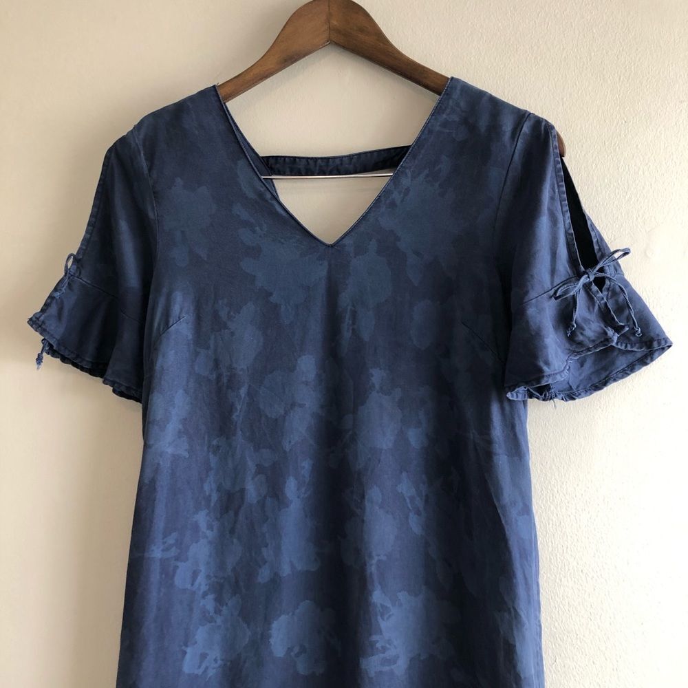 ✨$8 CLEAR-OUT✨ Reitmans Floral CutOut Ruffle Short Sleeve V Neck Mini Dress Blue - Picture 3 of 12